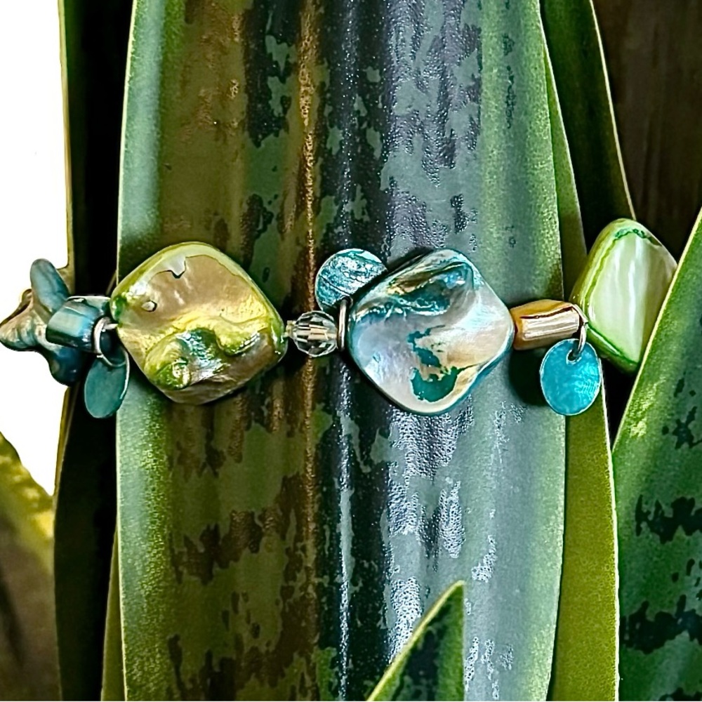Green Iridescent Shell Nugget Stretch Bracelet Teal Accent Discs Boho Coastal